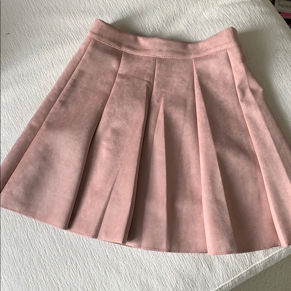 ARIE⭐️ Vegan Suede Skirt - Picture 5 of 6